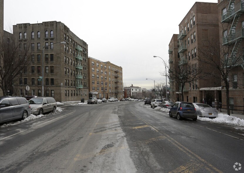 1645 Macombs Rd, Bronx, NY for sale - Building Photo - Image 2 of 6