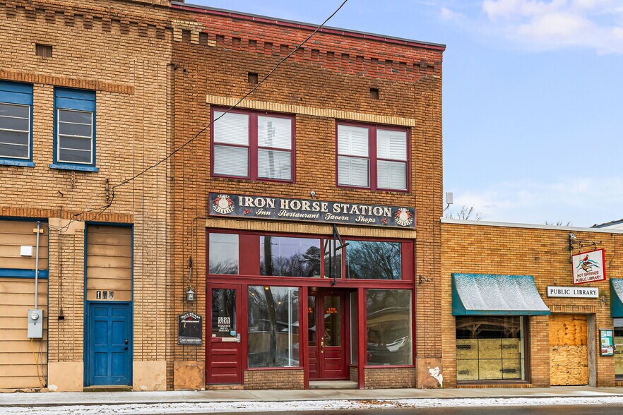 24 #3 South Andrews Ave, Hot Springs, NC à vendre - Photo du bâtiment - Image 2 de 30