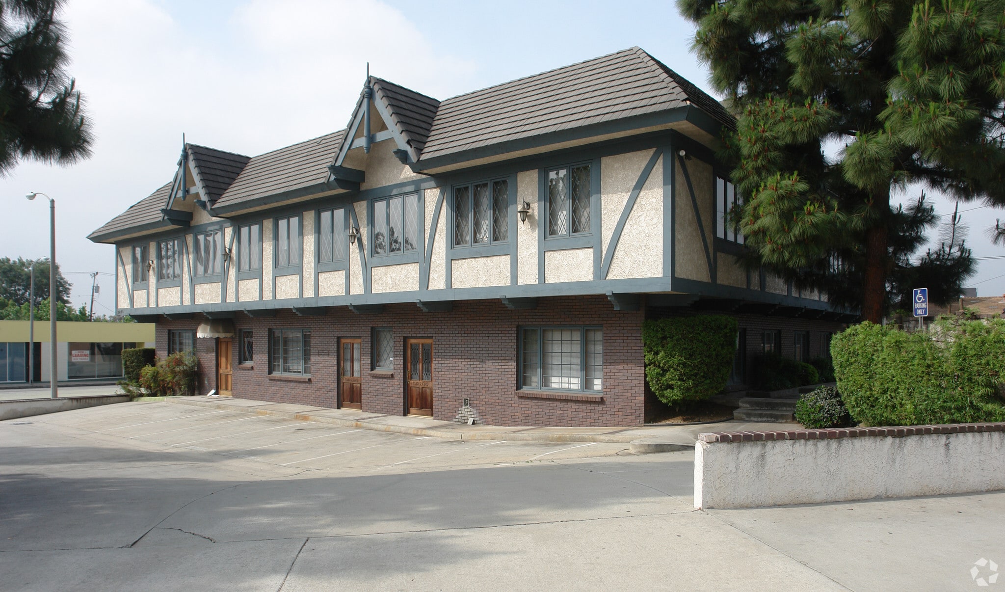3871 E Colorado Blvd, Pasadena, CA for lease Primary Photo- Image 1 of 8