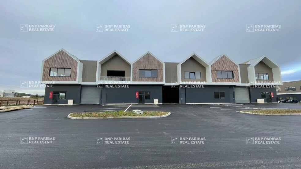 Flex in Flins-sur-Seine for lease - Building Photo - Image 1 of 8