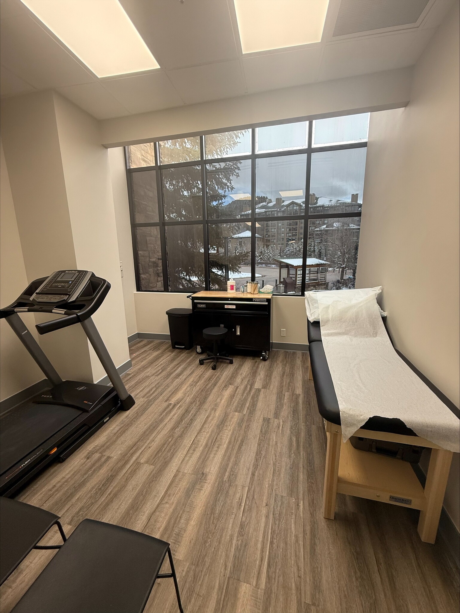 137 Benchmark Rd, Avon, CO for lease Interior Photo- Image 1 of 7