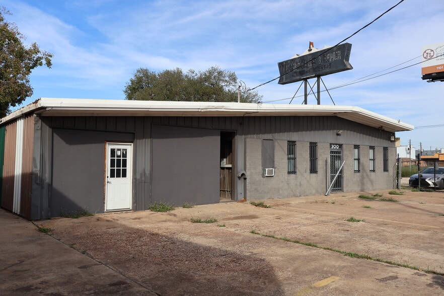 300 W Pasadena Fwy, Pasadena, TX à vendre - Photo du bâtiment - Image 2 de 11