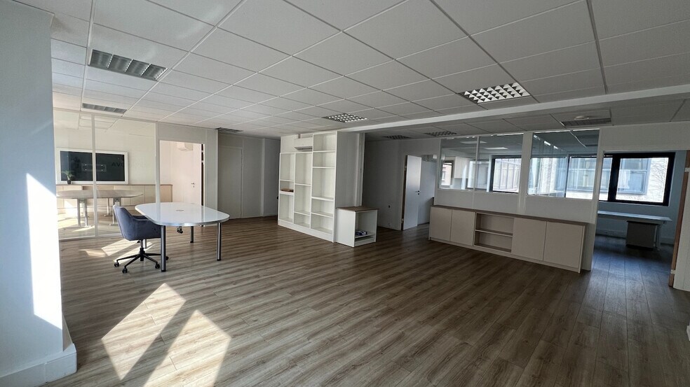Office in Boulogne-Billancourt for lease - Interior Photo - Image 2 of 12