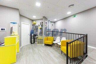 Plus de détails pour Multi-résidentiel à vendre