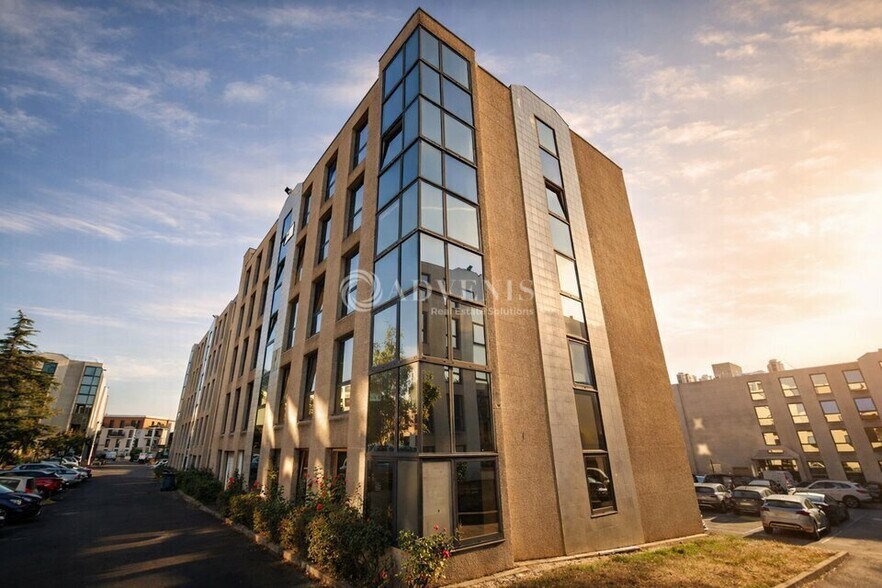 53 Boulevard De La République, Chatou à louer - Photo du bâtiment - Image 1 de 4