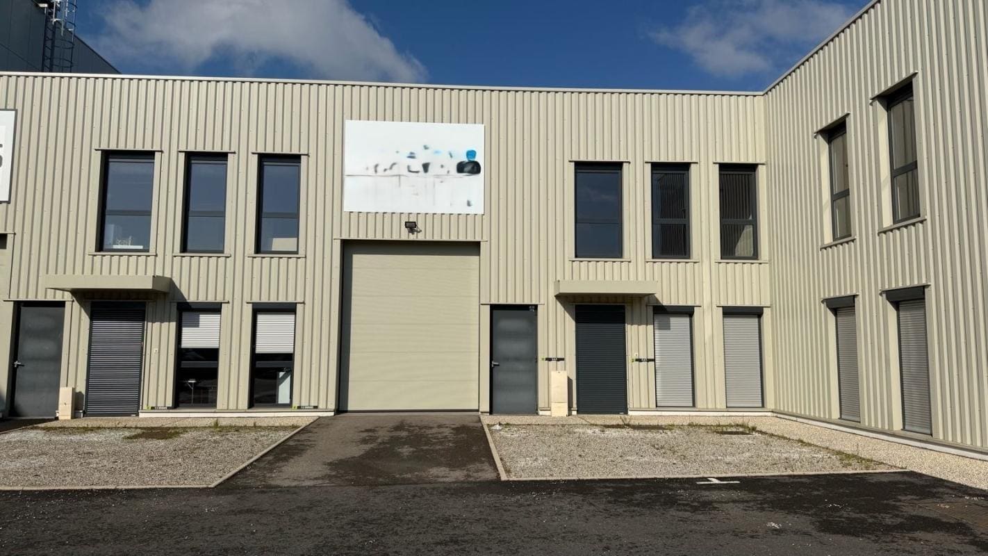 55 Rue Emile Zola, Décines-Charpieu for lease Building Photo- Image 1 of 2