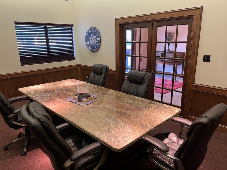 2429 Earl Rudder Fwy, College Station, TX à louer - Photo du bâtiment - Image 3 de 7