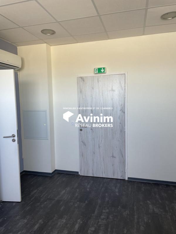 Office in Istres for lease Interior Photo- Image 1 of 2