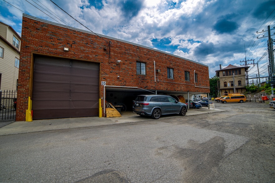 35-41 Bartels Pl, New Rochelle, NY for sale - Primary Photo - Image 2 of 7