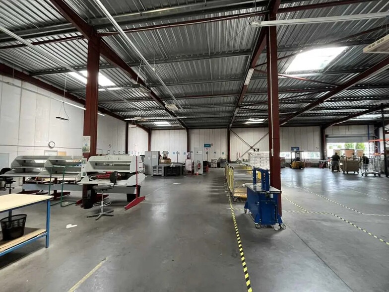 Flex in  for lease - Interior Photo - Image 2 of 6