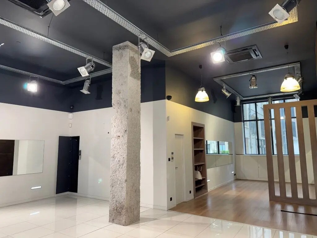 Retail in Lyon for lease Interior Photo- Image 1 of 6
