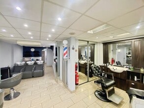 91 Guildford St, Chertsey for lease Interior Photo- Image 2 of 10