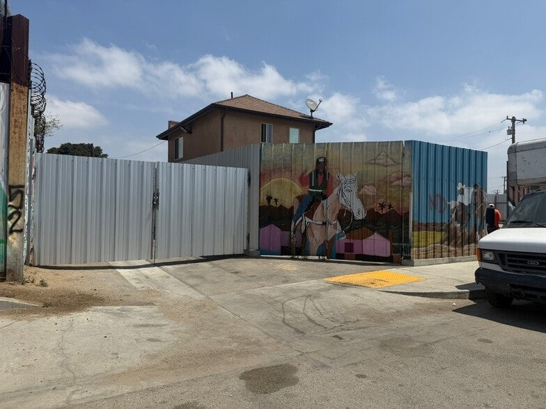 413 W 131st St, Los Angeles, CA for lease - Building Photo - Image 3 of 8