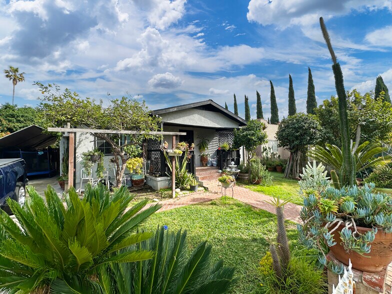 8026 Comstock Ave, Whittier, CA à vendre - Photo du bâtiment - Image 3 de 4