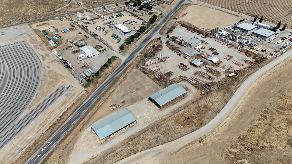 10352 Enos Ln, Shafter, CA à vendre - Photo du bâtiment - Image 2 de 2