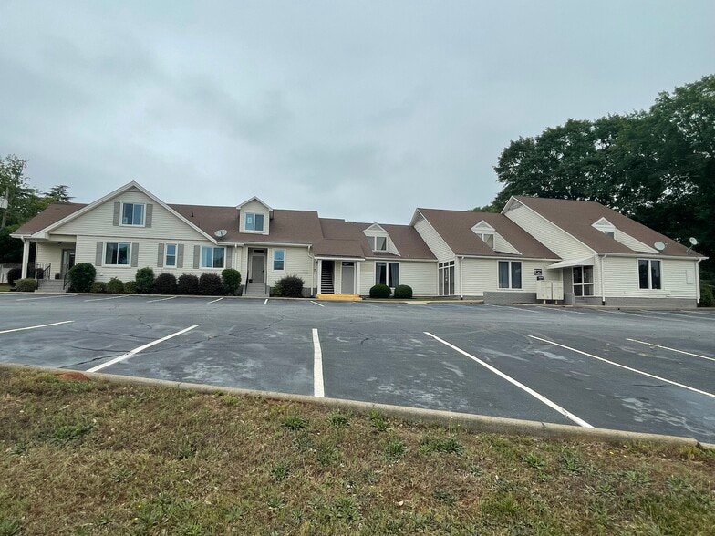 8 Sycamore Dr, Greenville, SC à louer - Photo du bâtiment - Image 2 de 15