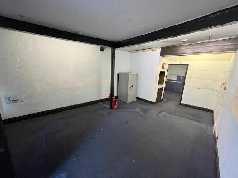 61 High St, Cheltenham à vendre - Photo du bâtiment - Image 3 de 9