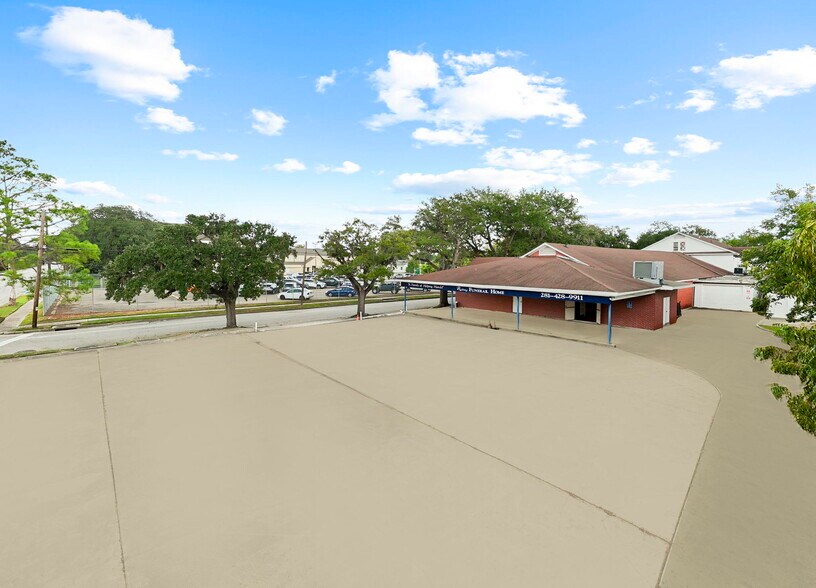 403 W Sterling St, Baytown, TX à vendre - Photo du bâtiment - Image 2 de 40