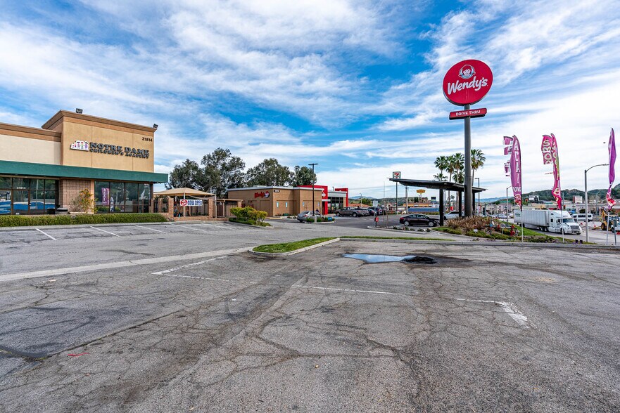 31884-31940 Castaic Rd, Castaic, CA à louer - Photo du bâtiment - Image 3 de 11