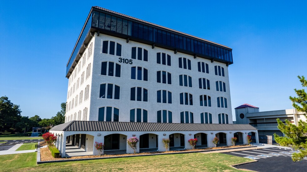 3105 E Skelly Dr, Tulsa, OK à louer - Photo du bâtiment - Image 1 de 6