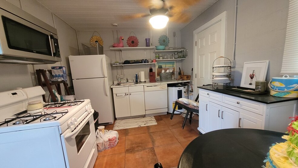 108 Hood St, Rockport, TX à vendre - Photo du bâtiment - Image 3 de 19