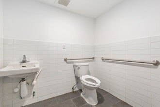 6527 Roosevelt Ave, Woodside, NY for lease Interior Photo- Image 2 of 6