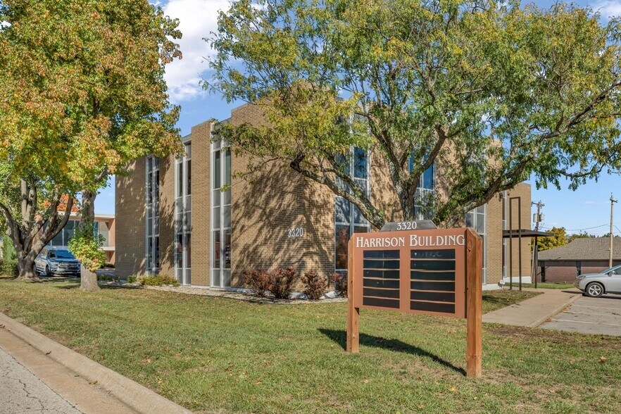 3320 Sw Harrison St, Topeka, KS à vendre - Photo du bâtiment - Image 1 de 38