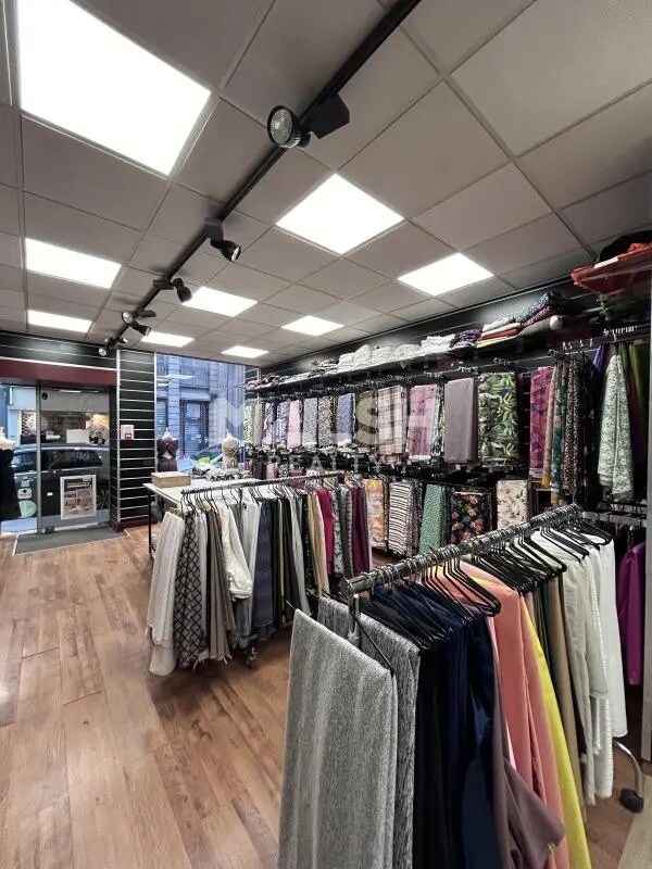 Retail in Lyon for lease Interior Photo- Image 1 of 2