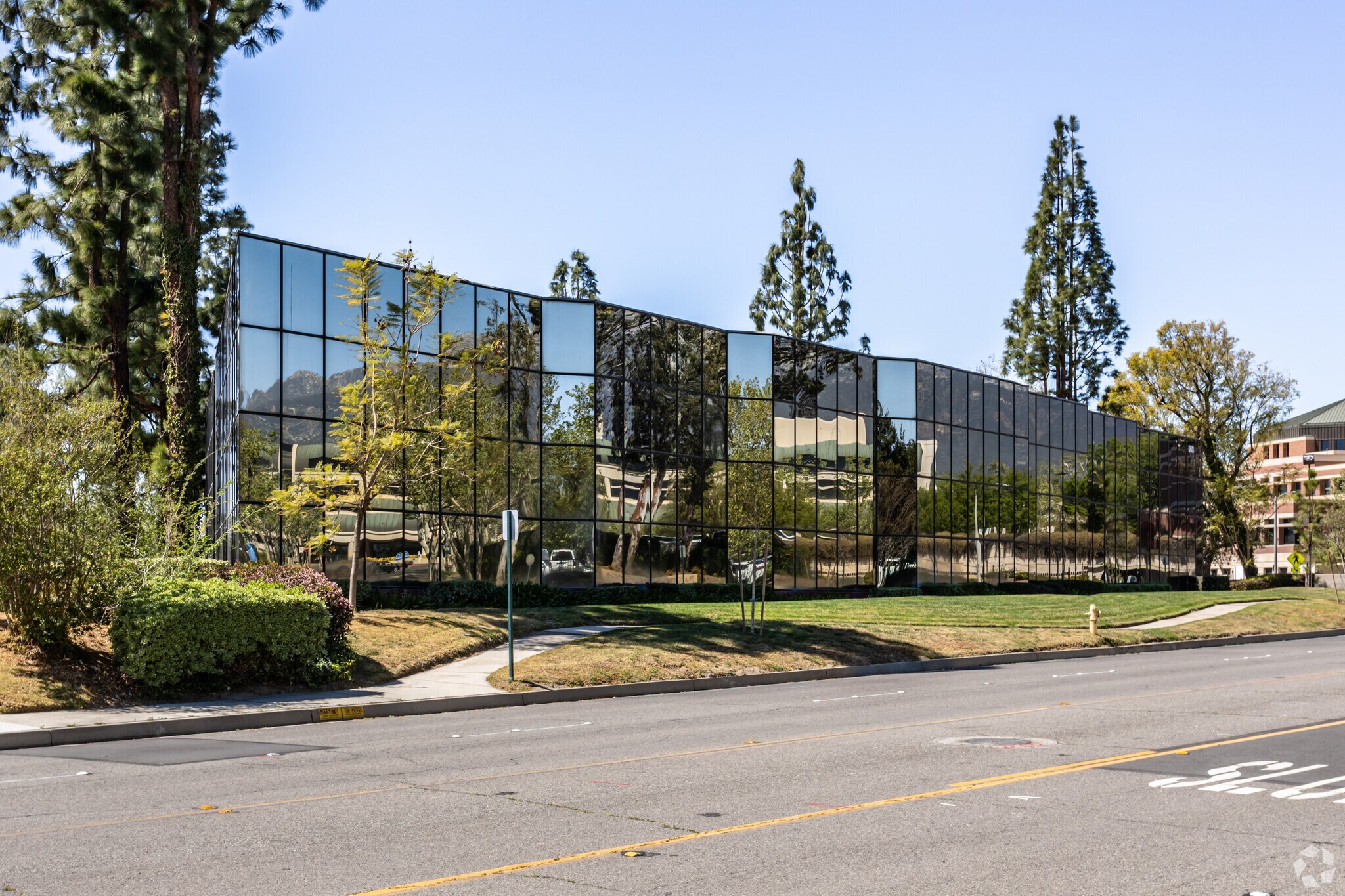 10601 Civic Center Dr, Rancho Cucamonga, CA à louer Photo du bâtiment- Image 1 de 23
