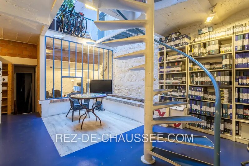 Immeuble residentiel dans Paris à vendre - Photo intérieure - Image 2 de 12