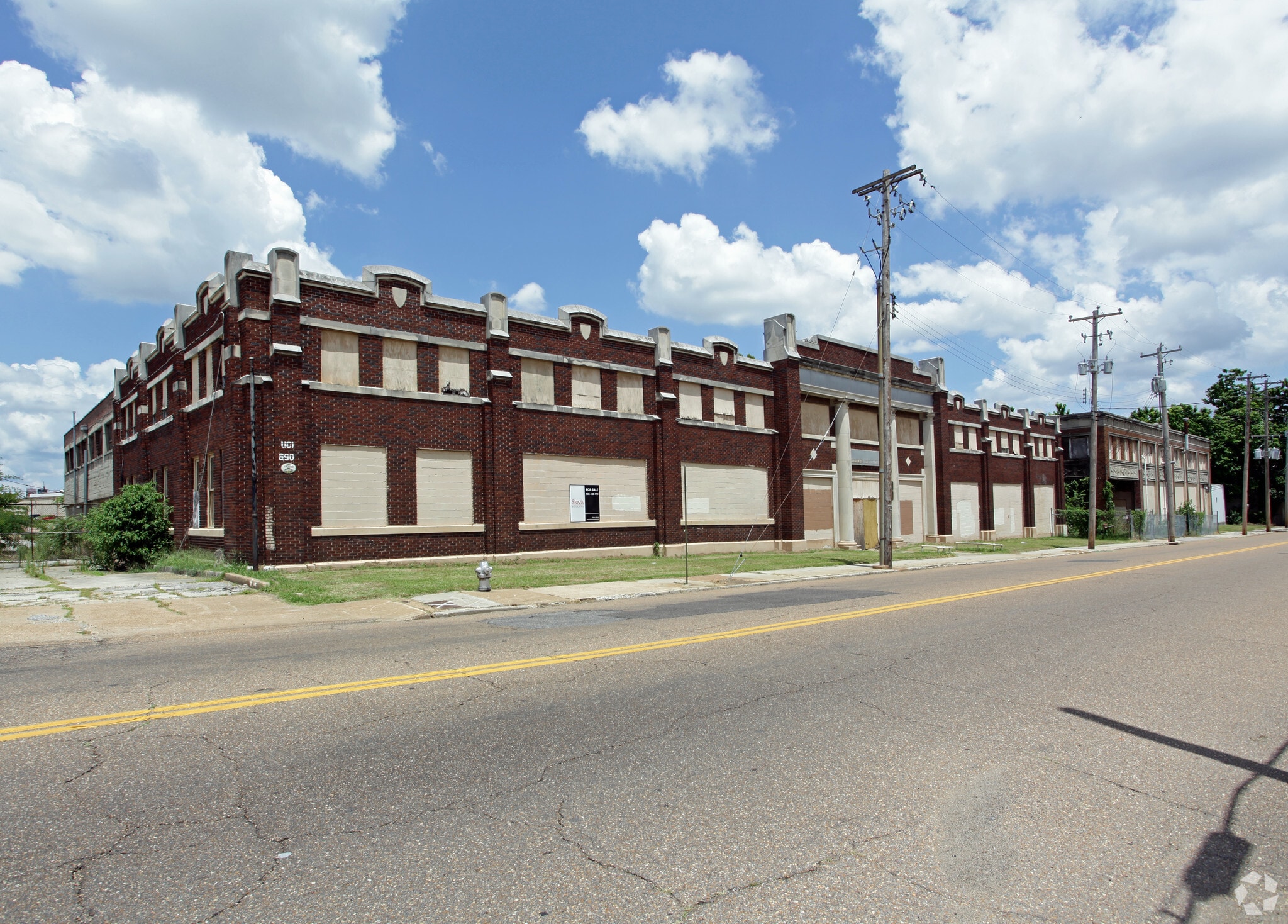 690 Linden Ave, Memphis, TN for sale Primary Photo- Image 1 of 19