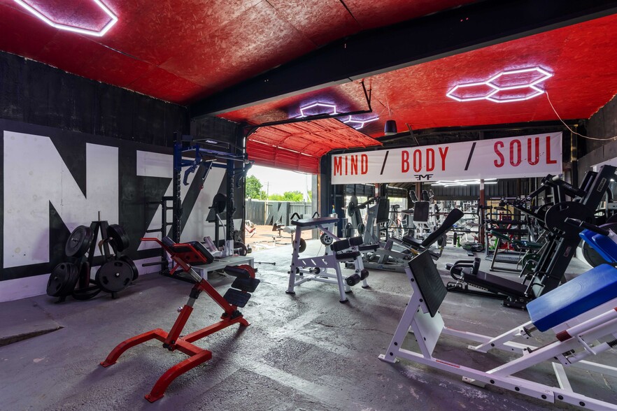 1700 E Villa Maria Rd, Bryan, TX for sale - Building Photo - Image 3 of 14