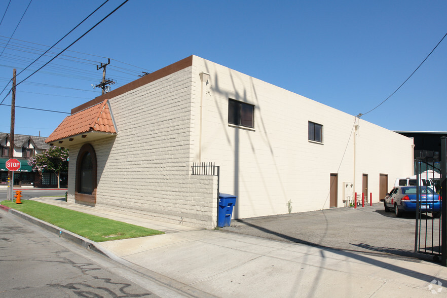 200-204 N Victory Blvd, Burbank, CA for lease - Building Photo - Image 2 of 5