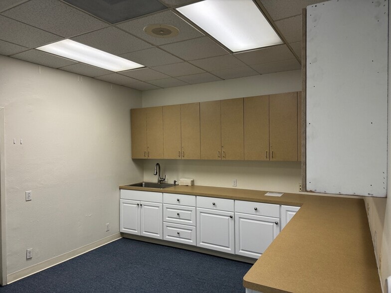 2290 Huntington Dr, San Marino, CA for lease - Interior Photo - Image 2 of 4