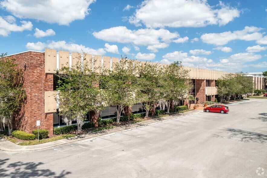 6990 Lake Ellenor Dr, Orlando, FL à louer - Photo du bâtiment - Image 1 de 6