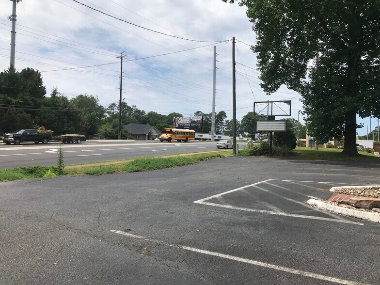 3851 NE Roswell Rd, Marietta, GA à vendre - Photo du bâtiment - Image 2 de 5