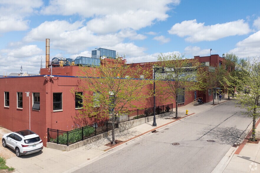 13 McConnell St SW, Grand Rapids, MI à louer - Photo principale - Image 1 de 30