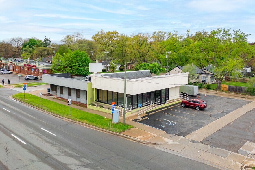13630 W Eight Mile Rd, Oak Park, MI à vendre - Photo du bâtiment - Image 3 de 19