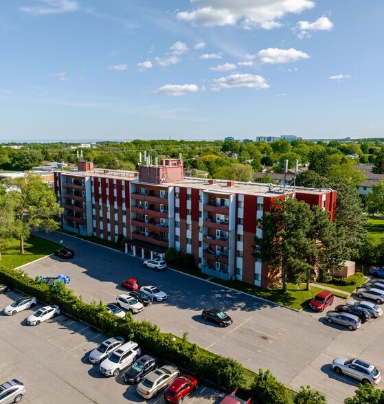 2395 Homelands Dr, Mississauga, ON à vendre - Photo du bâtiment - Image 2 de 5