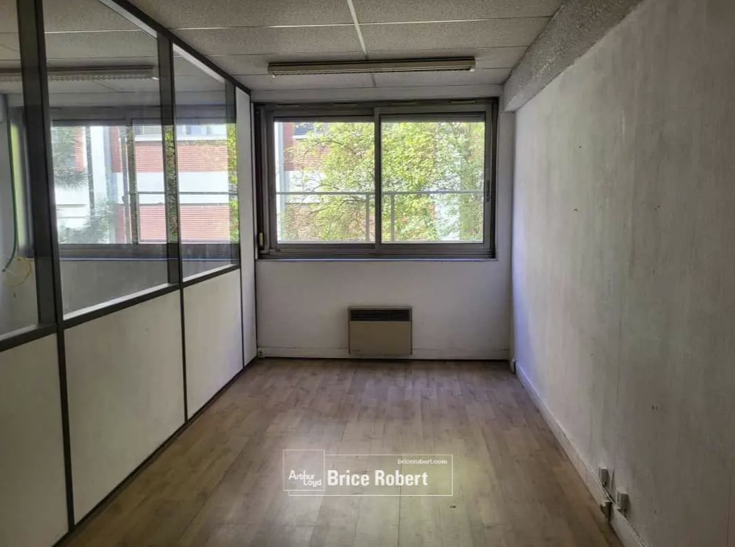 24 Avenue Joannès Masset, Lyon for lease Interior Photo- Image 1 of 2