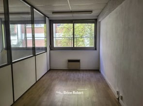 24 Avenue Joannès Masset, Lyon for lease Interior Photo- Image 1 of 2