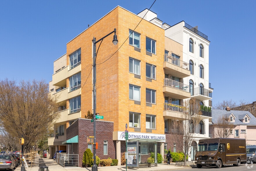 1103 Cortelyou Rd, Brooklyn, NY for lease - Building Photo - Image 2 of 7