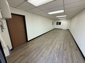 21610 Lassen St, Chatsworth, CA for lease Interior Photo- Image 1 of 4
