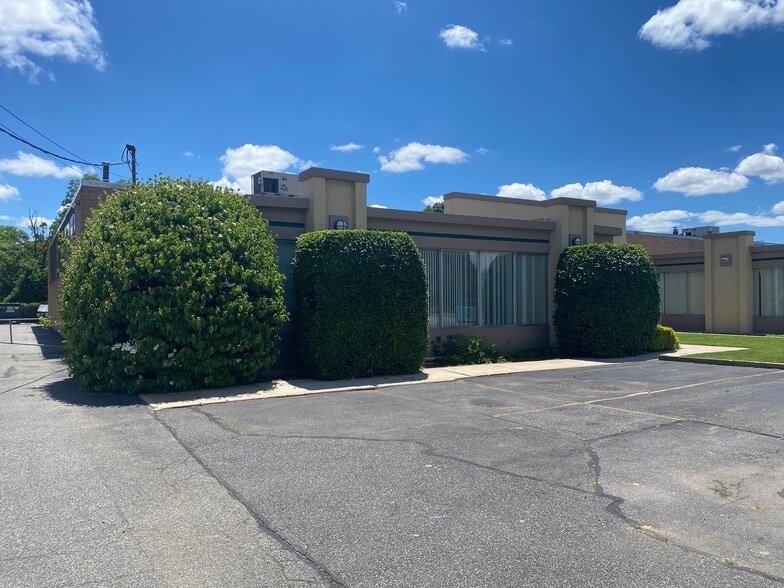 63-65 Austin Blvd, Commack, NY for lease - Building Photo - Image 3 of 15
