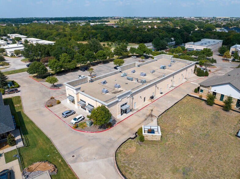 3851 Stonebridge Dr, McKinney, TX à louer - Photo du bâtiment - Image 3 de 8
