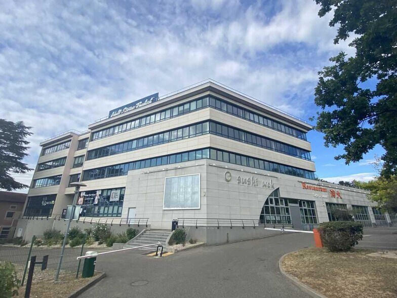 Bureau dans Écully à louer - Photo du bâtiment - Image 2 de 14