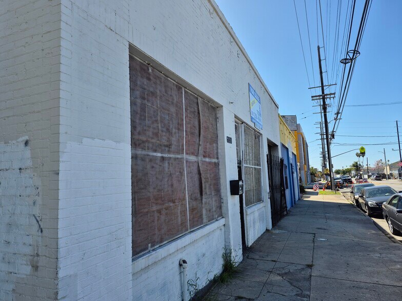 6080 S Hoover St, Los Angeles, CA à louer - Photo du bâtiment - Image 3 de 31