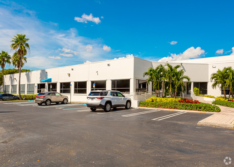 2750 NW 84th Ave, Doral, FL for lease - Building Photo - Image 1 of 5