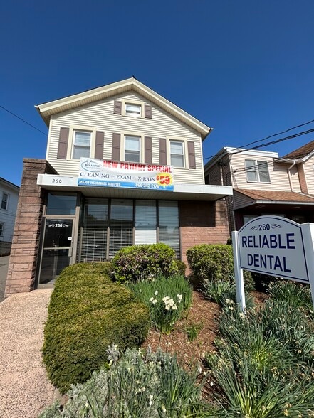 260 Main St, Portland, CT à vendre - Photo du bâtiment - Image 2 de 22