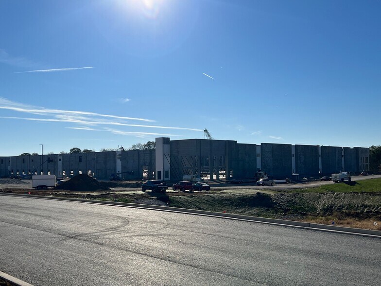 825 Beechcroft Rd, Spring Hill, TN à louer - Photo du bâtiment - Image 2 de 5